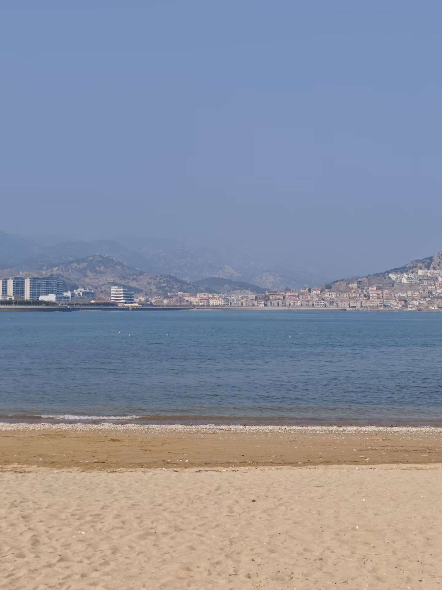 “忽闻海上有仙山，山在虚无缥缈间”